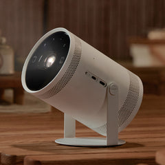 Mini proyector Samsung "The Freestyle 2da Gen" + Balón Mundialista Trionda